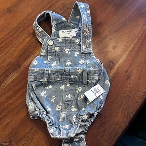 Old Navy Light Blue Floral Denim Baby Overalls new with tags